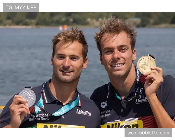 法国马赛游泳马拉松赛,意大利选手夺得男子10公里冠军 法国马赛游泳马拉松赛,意大利选手夺得男子10公里冠军