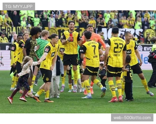 赛前发布会:斯图加特主帅强调对阵密集防守需提升远射质量 赛前发布会:斯图加特主帅强调对阵密集防守需提升远射质量